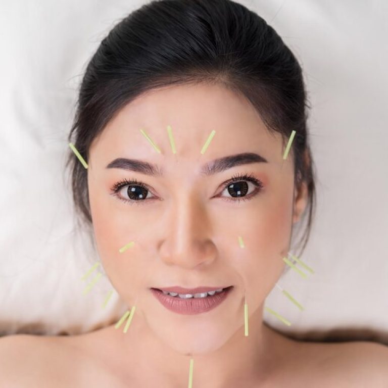 close-up-portrait-smiling-young-woman_1048944-1574991